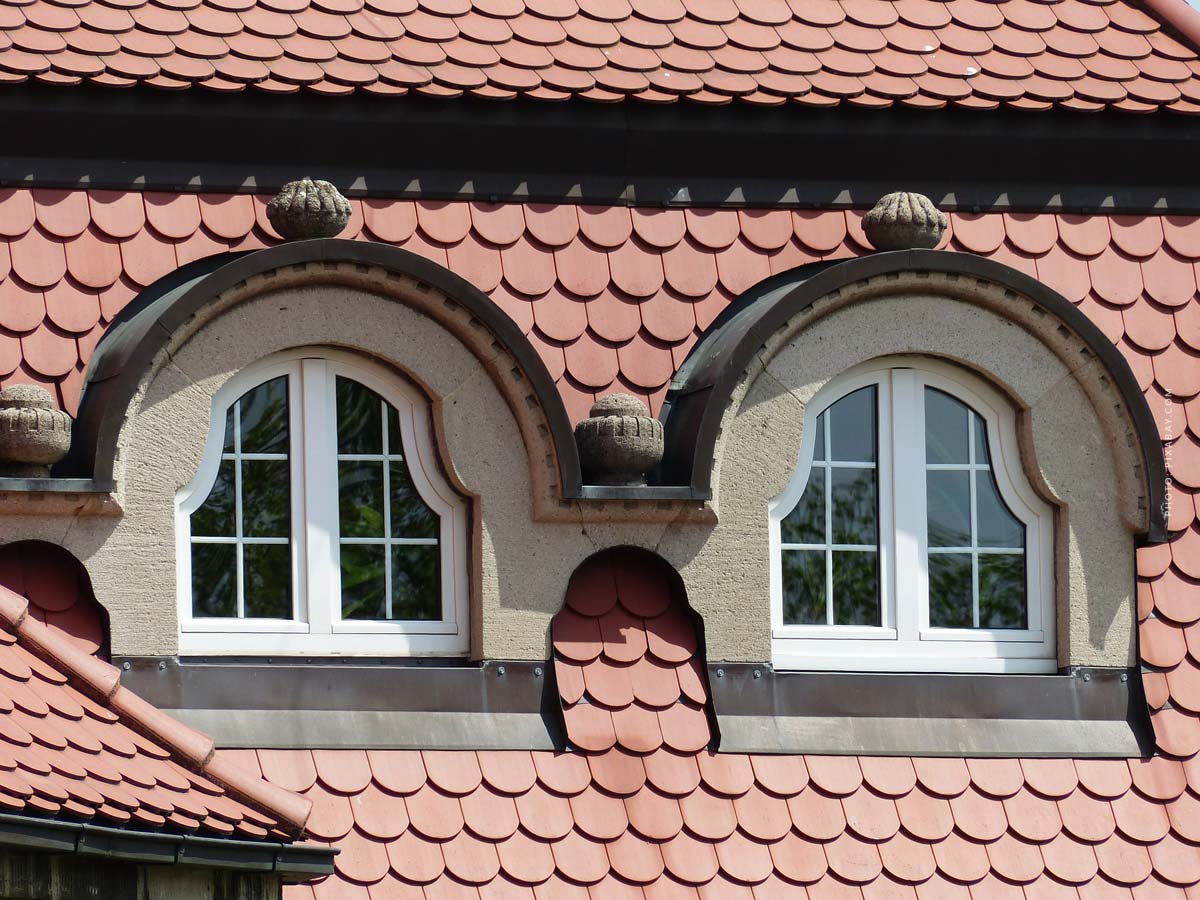 Erker an historischem Haus in Nahaufnahme (Beispiel)