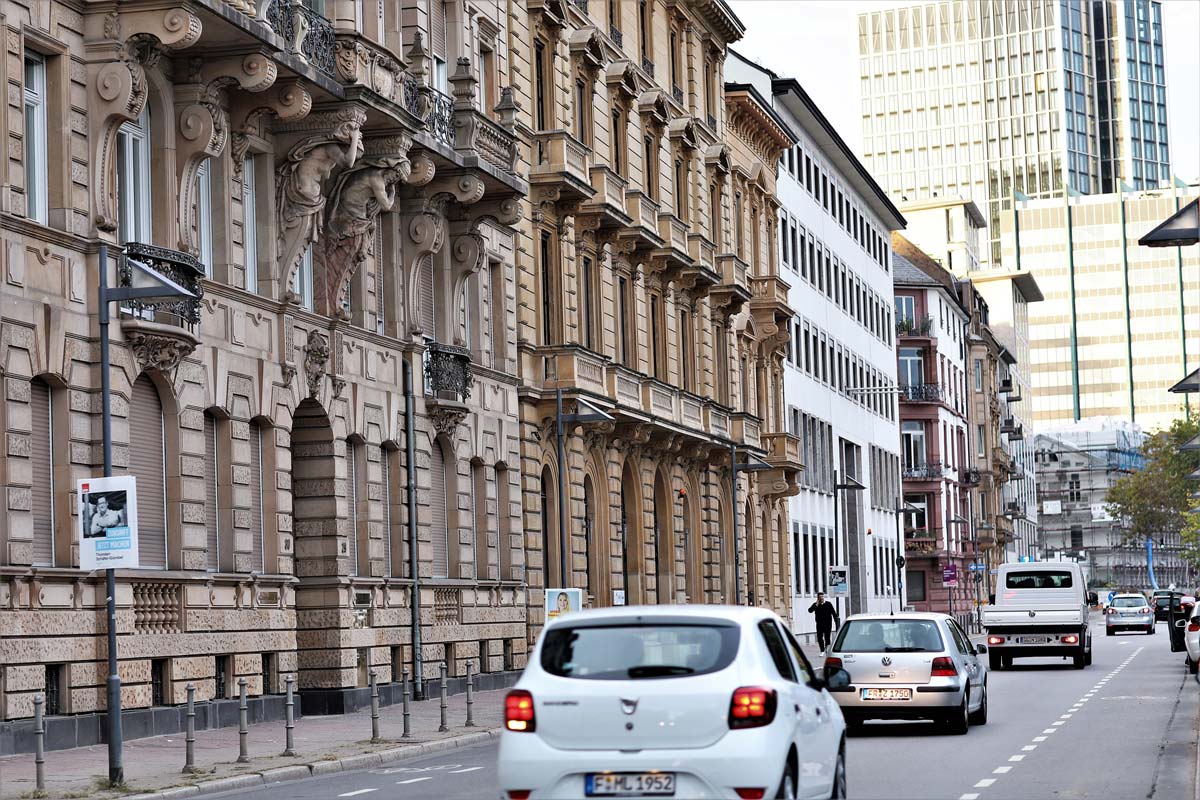 frankfurt-main-wohnung-immobilien-kaufen-kassel-wiesbaden-hessen-kosten-haus-altstadt