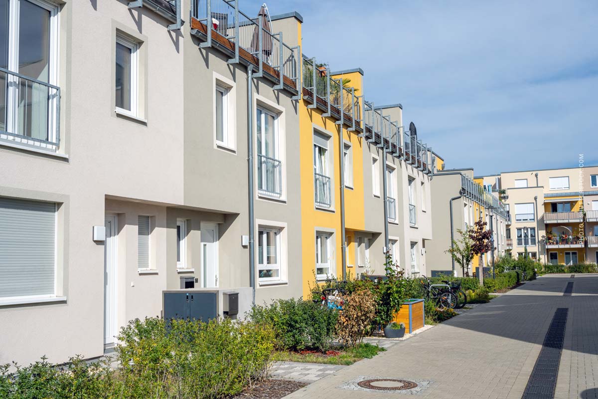 neubau-reihenhaus-familie-kinder-perfekt-oder-risiko-fehler-kostenfalle-haus