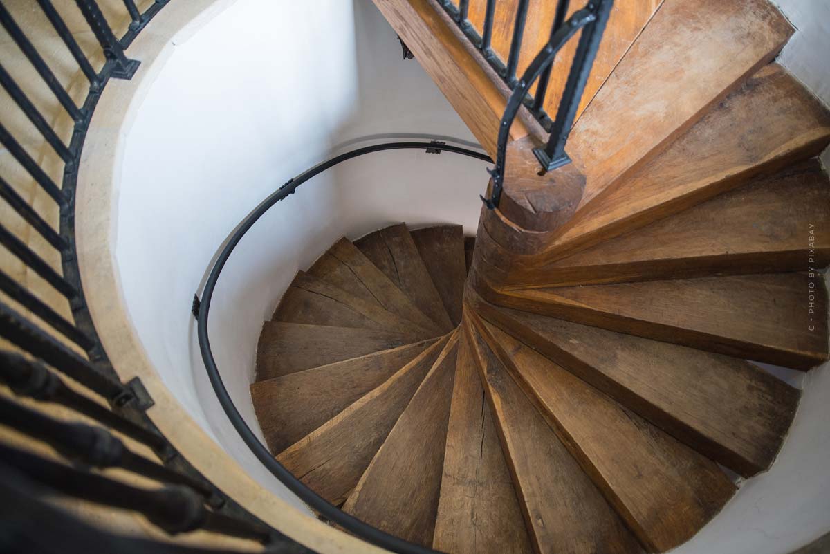 Treppen renovieren: Vinyl oder Holz - Firma oder Selber machen?