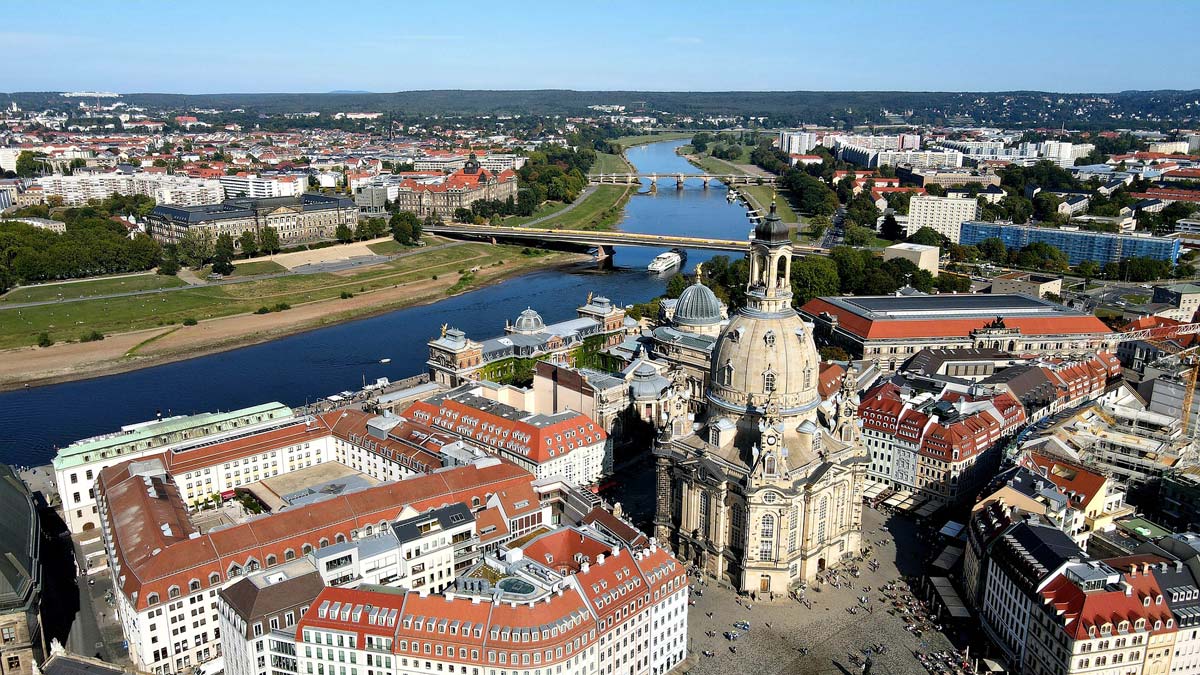 dresden-sachsen-wohnung-kaufen-nebenkosten-frauenkirche-maklerkosten-grunderwerbsteuer-wolken-himmel-deutschland-innenstadt