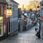 nrw-moenchengladbach-wohnung-kaufen-nebenkosten-maklerkosten-grunderwerbsteuer-ablauf-tipps-altstadt-haus-fenster-himmel