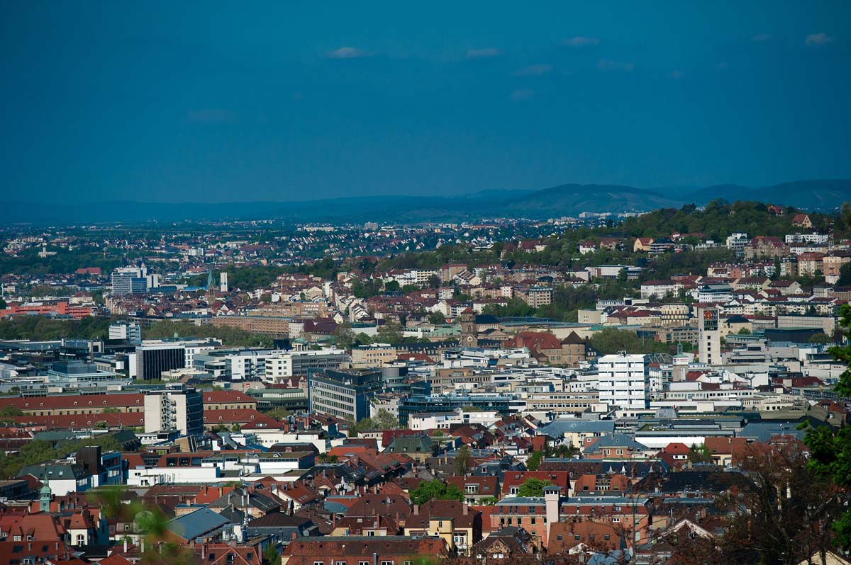 stuttgart-immobilie-haus-kaufen-wohnung-baden-württemberg-markler-kaufnebenkosten-stadt-nebenkosten-marklerkosten-überblick-von-oben-perspektive-immobilienarten