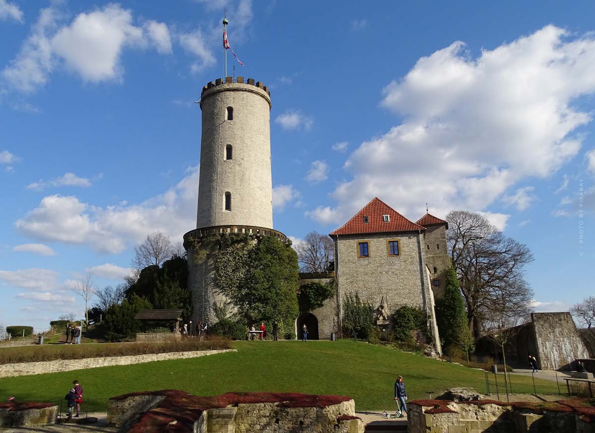 bielefeld-nrw-wohnung-kaufen-finanzierung-kosten-makler-immobilie-kapitalanlage-burg-himmel-gebaude