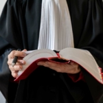 Richter liest Urteil zur Räumungsklage