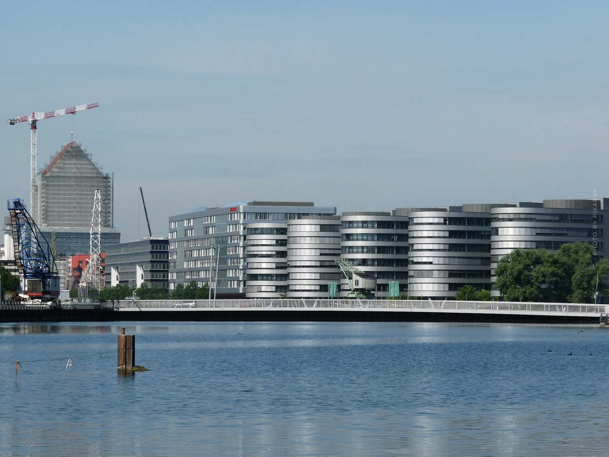 duisburg-deutschland-nrw-hafen-industrie-stadt-makler-kosten-stadtteil