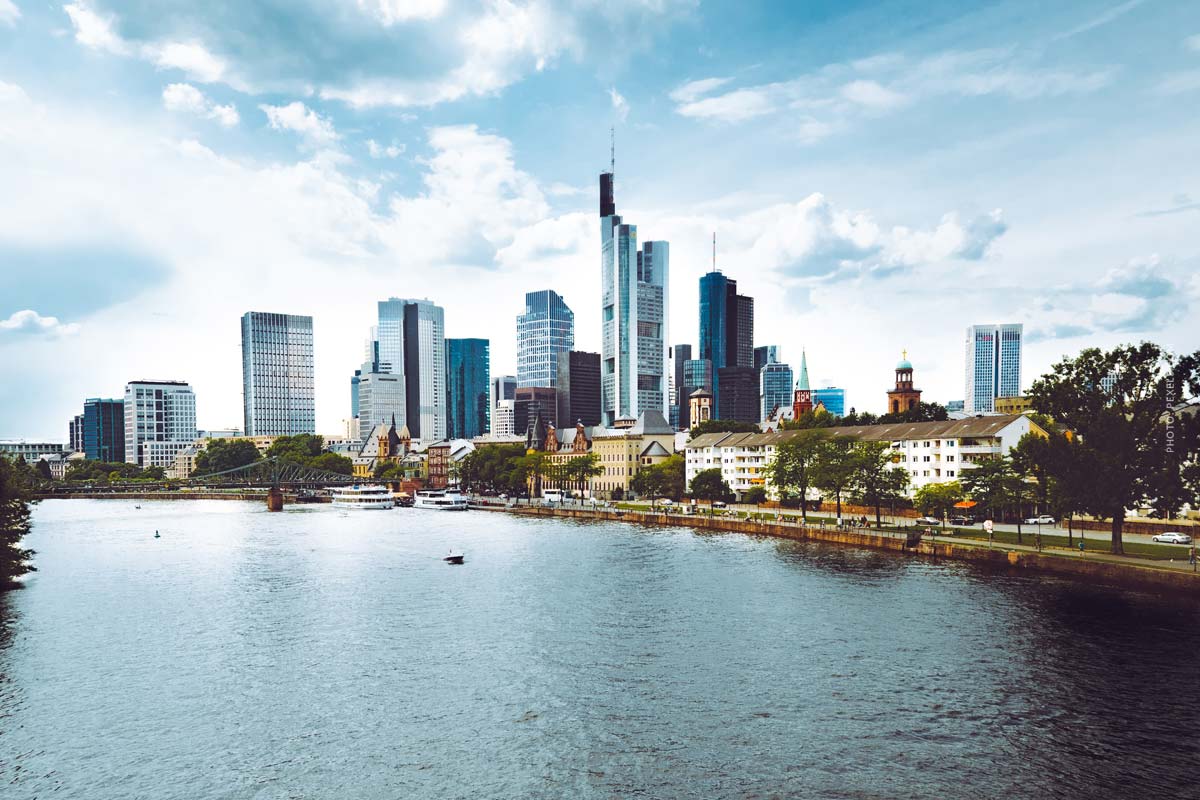 frankfurt-am-main-skyline-hochhaeuser-immobilie-kapitalanlage