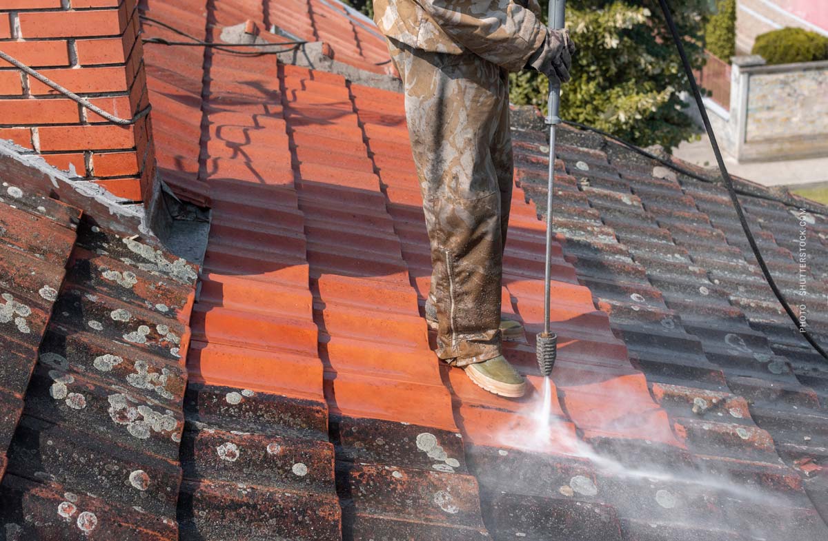 Dach reinigen: Schäden, Behandlungen & Hochdruckreiniger - Dach sanieren