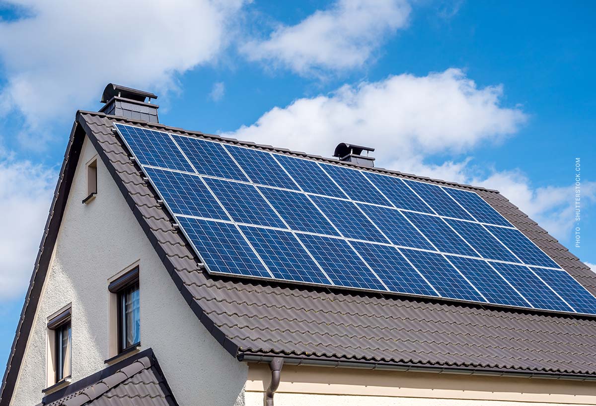 haus-dachsanierung-solarpflicht-solaranlage-immobilie