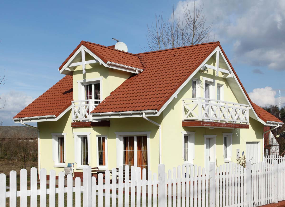 kiel-haus-kaufen-balkon-ostsee-zaun-wohnen-vermieten-eigentum-woraus-achten-makler-kredit