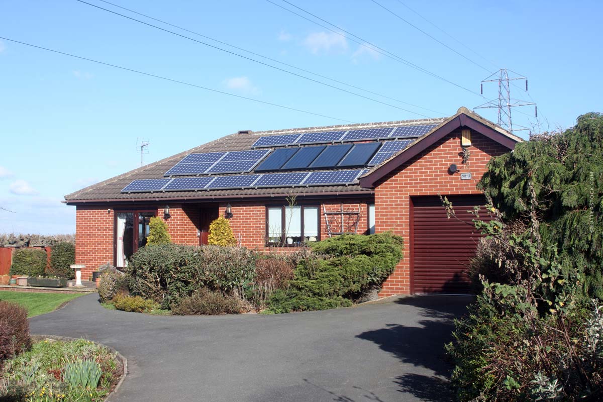 krefeld-haus-kaufen-einfahrt-garten-garage-solar-empfehelung