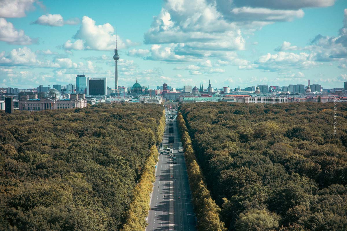 berlin-architektur-architekten-stadt-bauwerke-bekannte-namen-heute-damals-stadtbild-von-siegessaule-tierpark-blick-skyline-gebaeude-park-stadtpark
