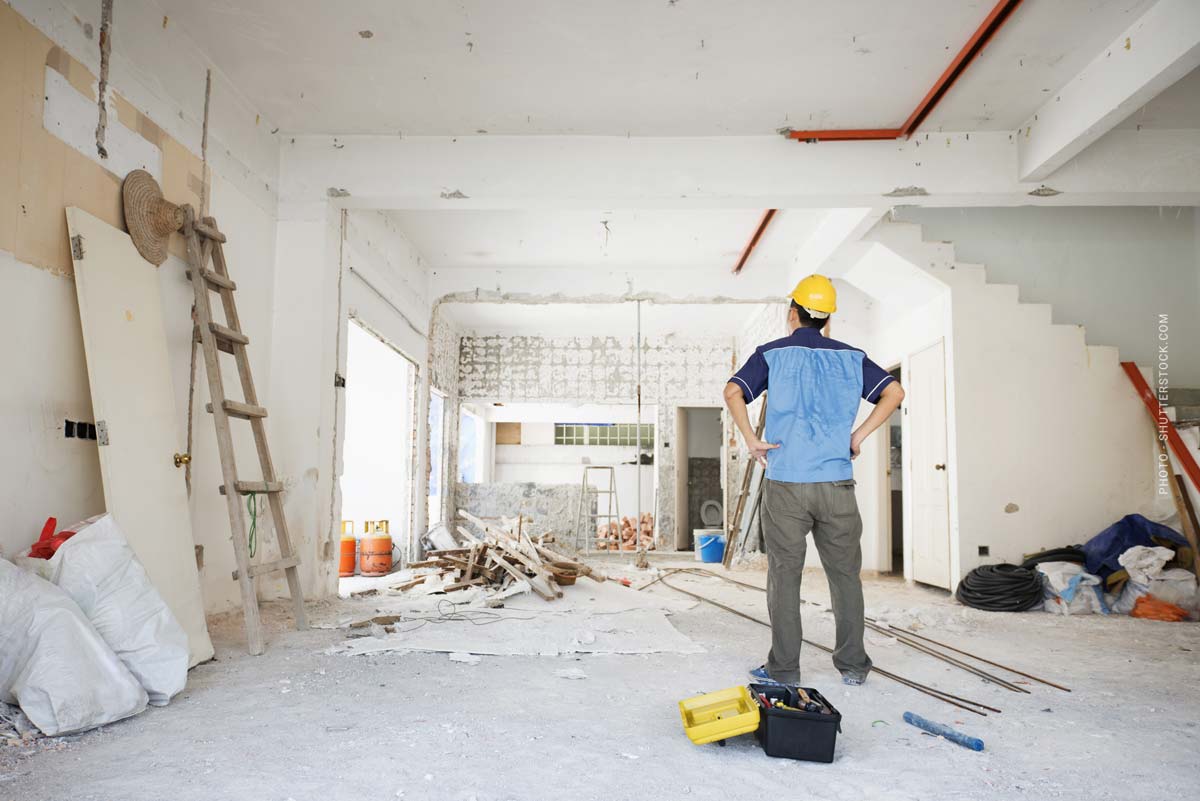 handwerker-fixflip-sanieren-immobilie-aufwerten-modernisieren-wertsteigerung-investieren-haus-wohnung