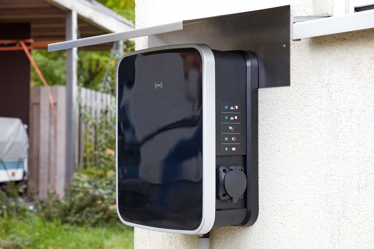 wallbox-smart-app-steuerung-display-xl-draussen-garten-outdoor-ladegeaeat-ladestation