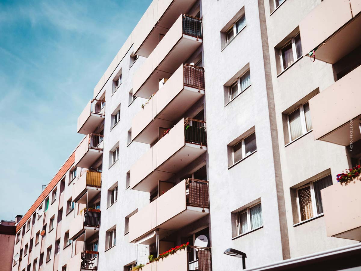 frankfurt-wohnung-haus-immobilie-kaufen-balkon-anlag-geld-mehrfamilie-apartment