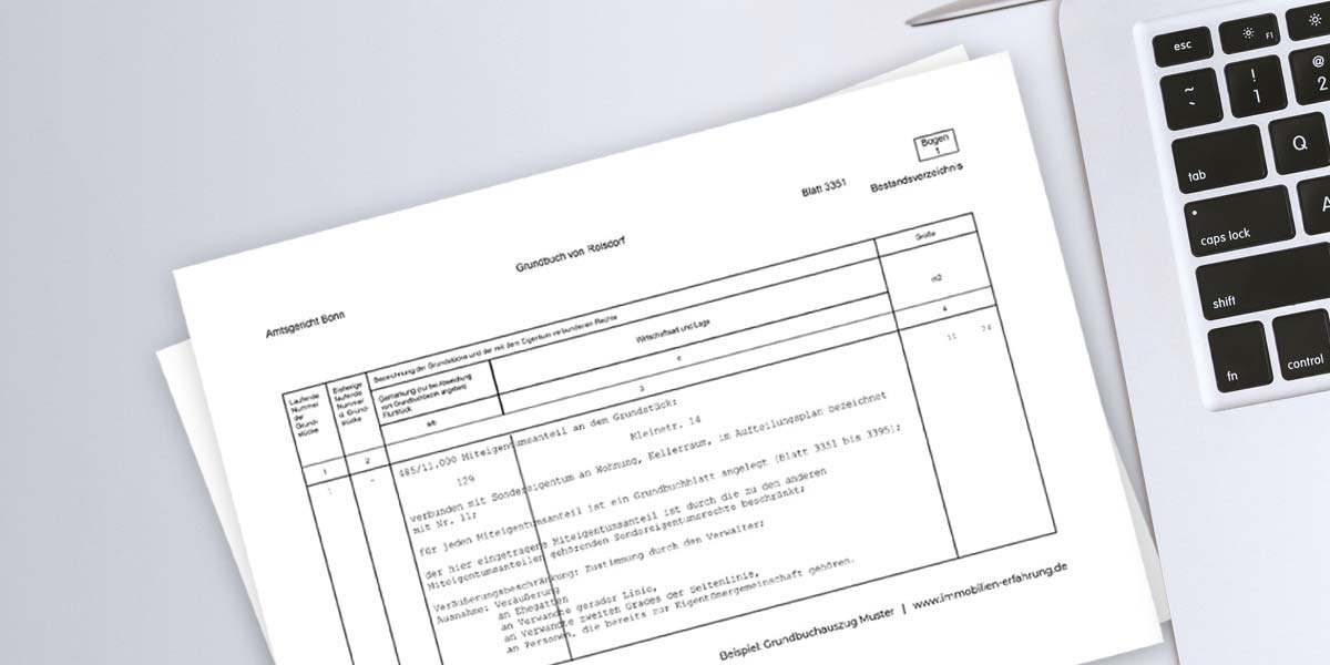 grundbuch-auszuge-schreibtisch-grundbuchblatt-eigentum-grundstueck-herausfinden